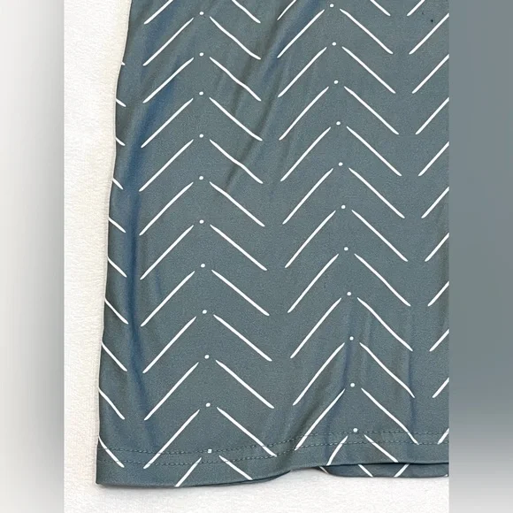 Itzy Ritzy Mom Boss 4-in-1 Carseat, Shopping Cart, or Breastfeeding Cover, Scarf - Picture 4 of 16